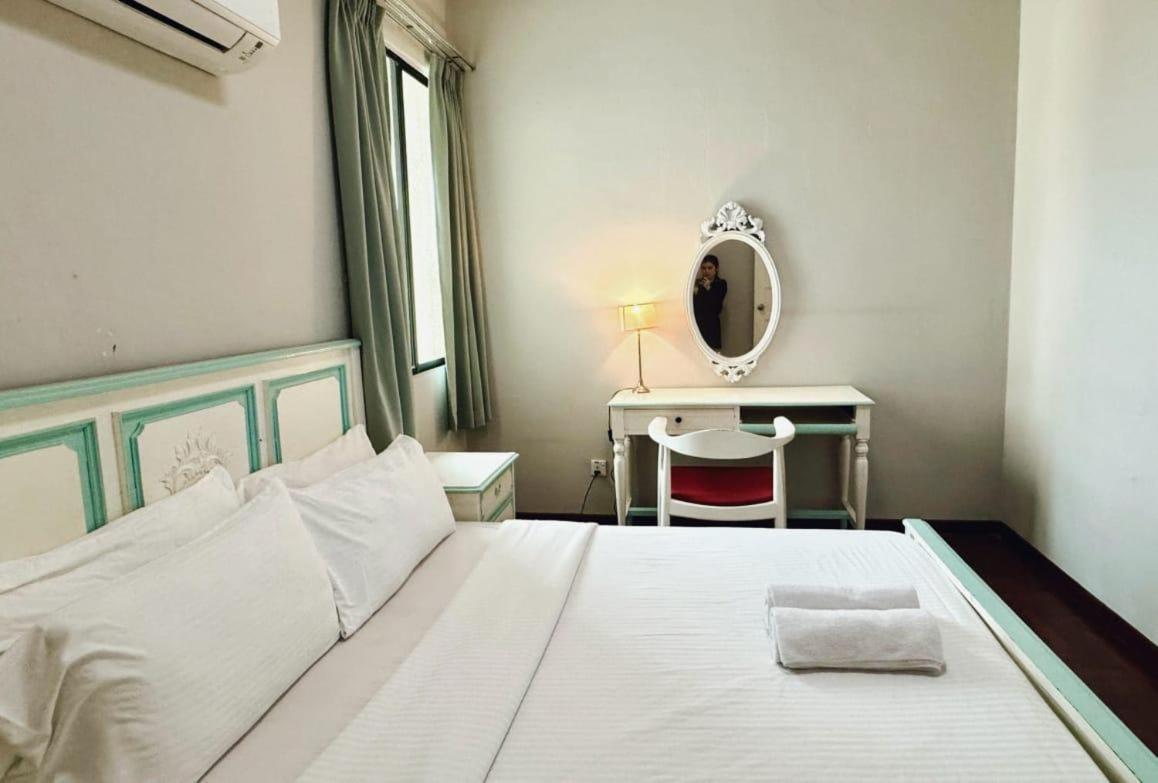 Century Bay Private Residences Sungai Dua Bukit Exterior photo